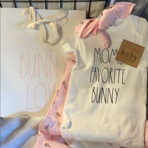 Rae Dunn - “Mom’s Favorite Bunny” 3 pc w/gift bag